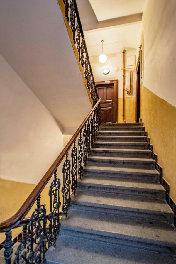 Апартаменты 3Bdr Oasis In The Heart Of Прага Экстерьер фото